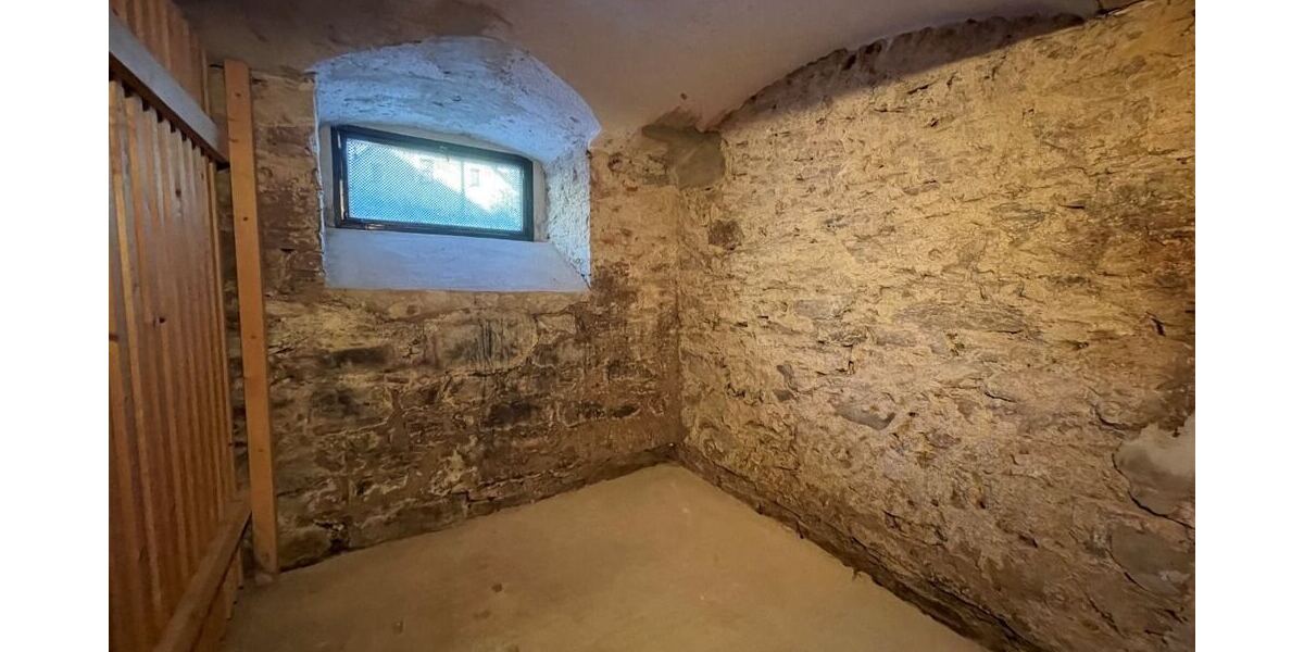 Zur ANLAGE: Komplett renoviert und modernisiert - mit Tageslichtbad, Balkon, Garage und Stellplatz! - Erdgeschoßwohnung Bärenstein Niederschlag | Angebot:26003489