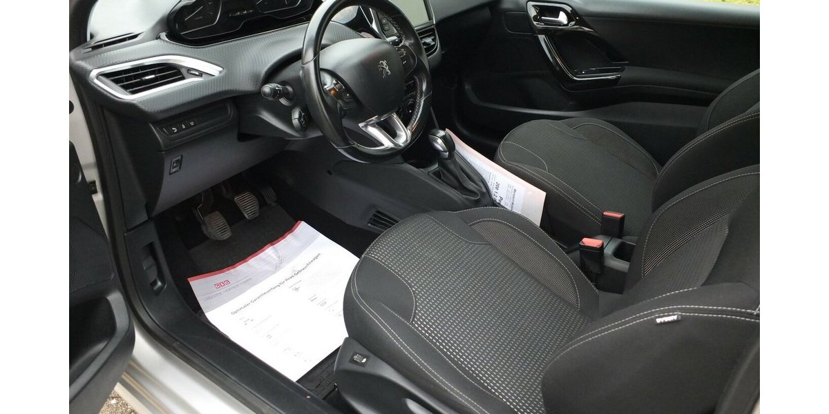 Peugeot 208 1.2 PURE TECH ALLURE KLIMAPDC SHZ SPORT LMF 98.599 km 7.500 &euro; Köln 50858