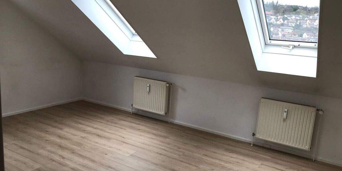 Etagenwohnung Esslingen am Neckar Zell - 3 Zimmer, 75 m&sup2;, 890&euro; | Angebot:25525371