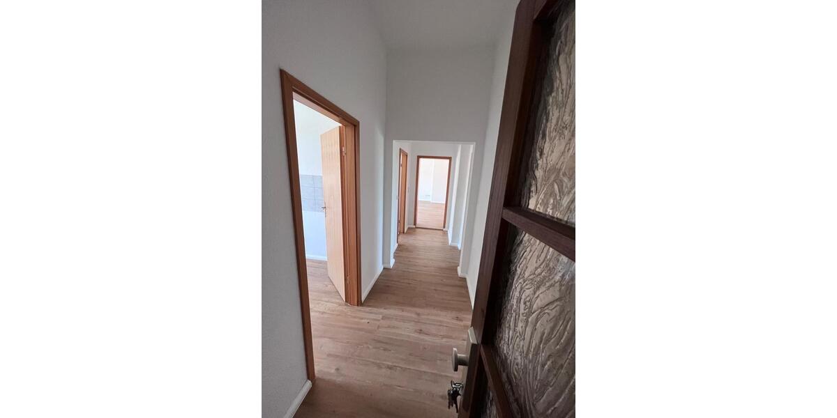 Erdgeschoßwohnung Querfurt - 3 Zimmer, 109 m&sup2;, 505&euro; | Angebot:26123970