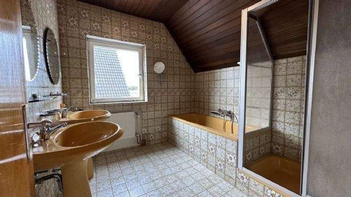 … AIGNER - Gelegenheit: EFH mit großem Grundstück für die ganze Familie ... 5 zimmer