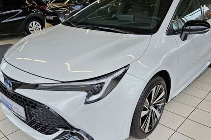 Toyota Corolla 2.800 km 30.990 &euro; Paderborn 33104