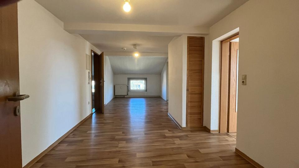 Dachgeschoßwohnung Mirow - 2.5 Zimmer, 64 m&sup2;, 480&euro; | Angebot:26247924