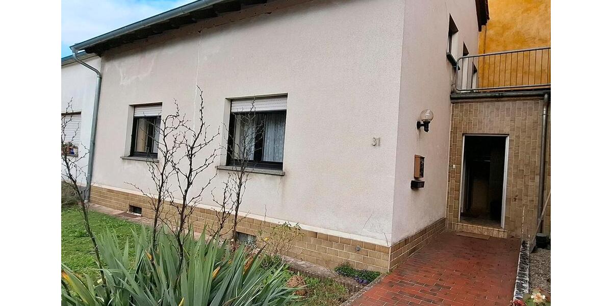 von Privat: EFH Reihen-Mittelhaus 6 zimmer