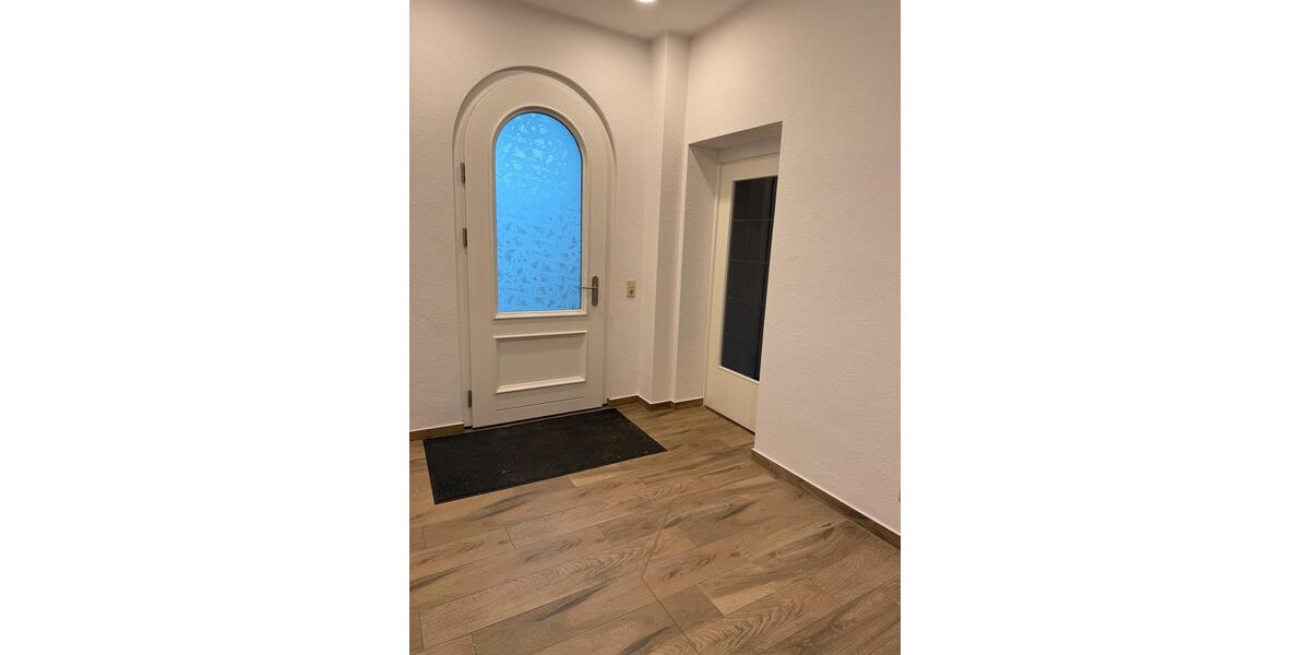 Wohnung auf ruhigem Grundstück zu vermieten 5 zimmer