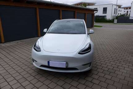 Tesla Model Y 15.890 km 40.700 € Regensburg 93059