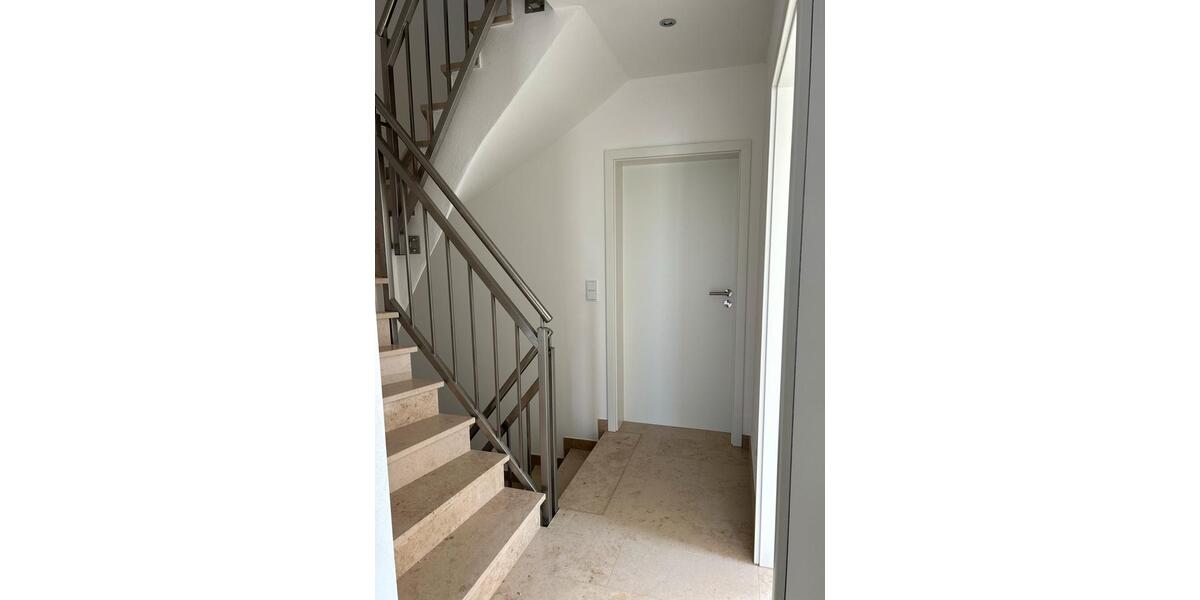 Doppelhaushälfte Zolling - 7 Zimmer, 140 m&sup2;, 2.450&euro; | Angebot:25887155