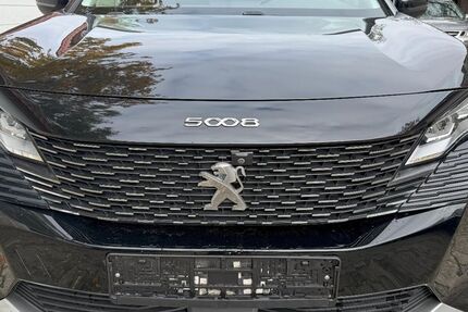 Peugeot 5008 122.000 km 18.500 € Berlin 13403