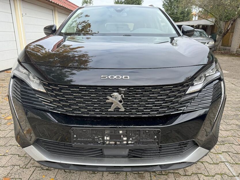 Peugeot 5008 122.000 km 18.500 € Berlin 13403