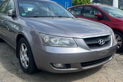 Hyundai SONATA 181.000 km 2.490 &euro; Berlin 12681