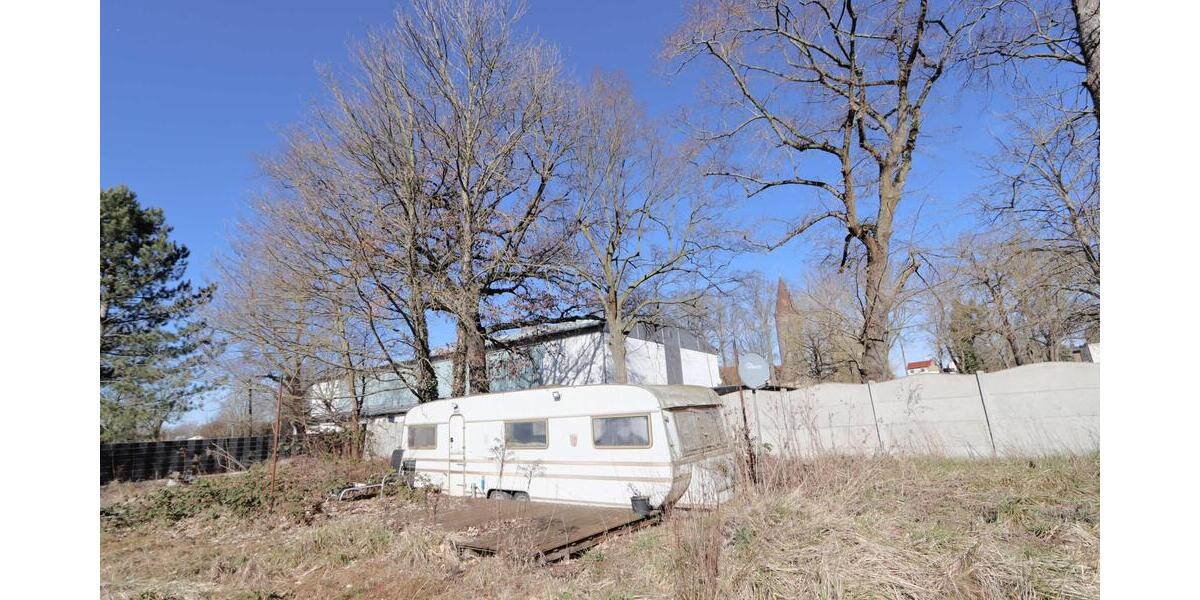 Großer Garten - voll umzäunt - Strom liegt an zimmer