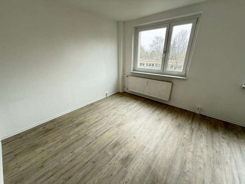 Wohnung zum Mieten in Halle (Saale) 217,60 € 34 m²