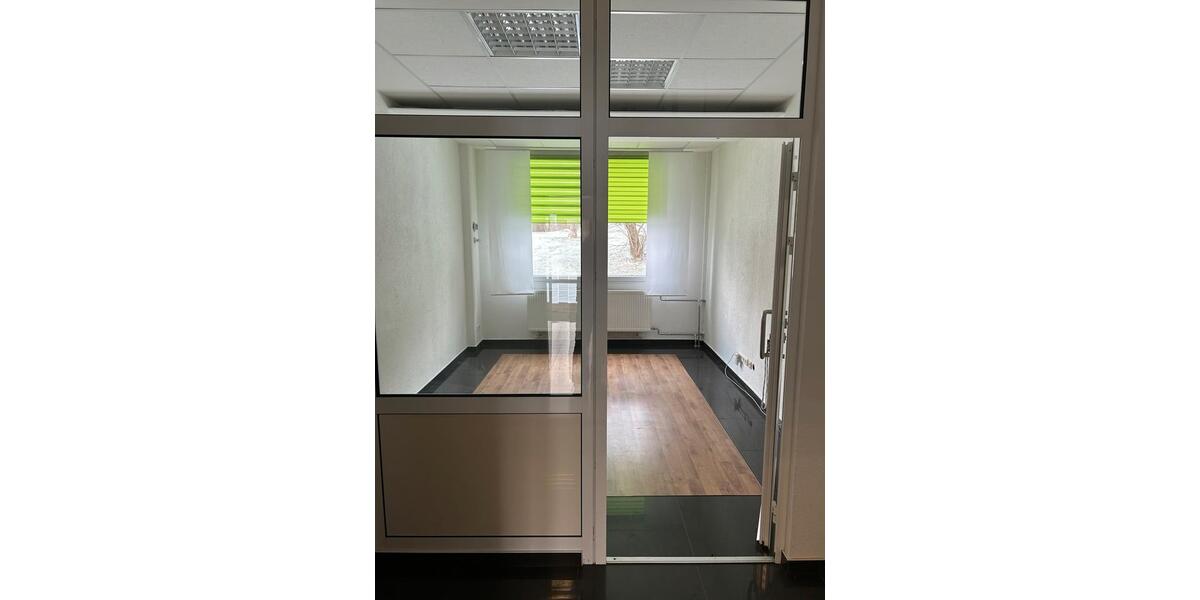 kleiner Laden Büro Praxis mit Garage Firmensitz in Plauen zimmer