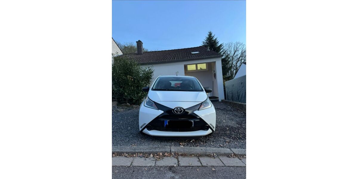Toyota Aygo (X) 108.000 km 4.499 &euro; Völklingen 66333