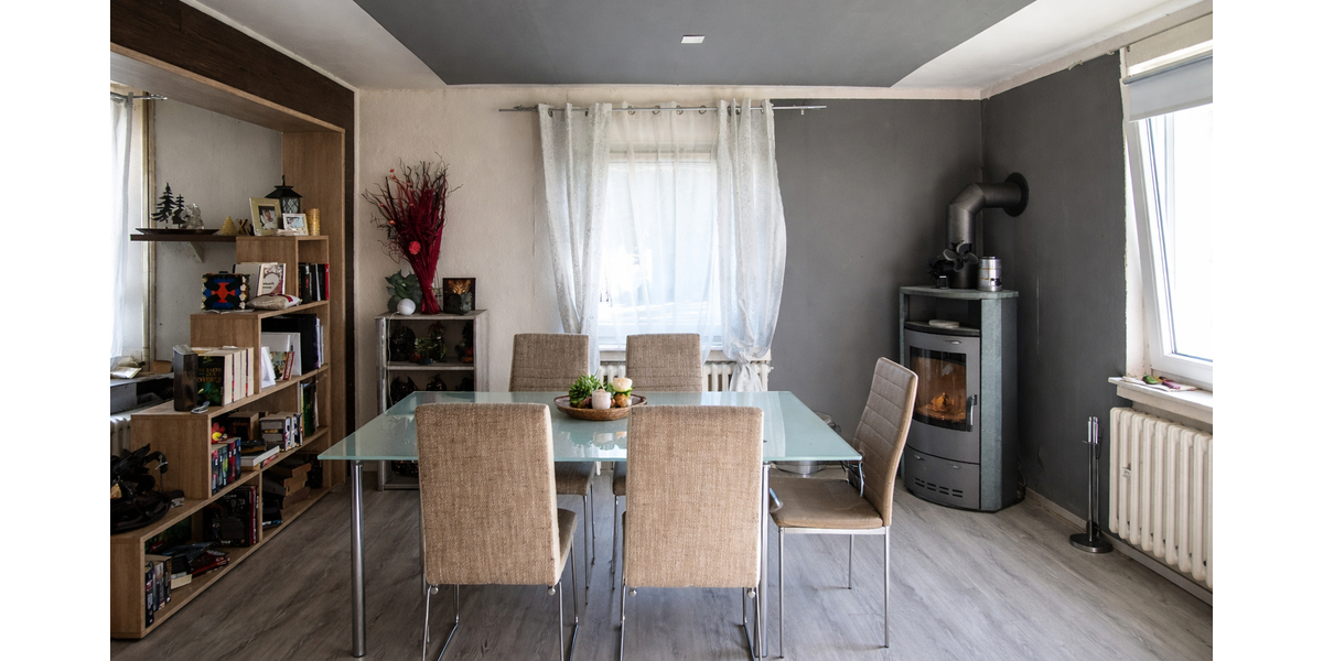 Ein- bis Zweifamilienhaus mit Wintergarten, großem Grundstück und vielseitigen Nutzungsmöglichkeiten - Zweifamilienhaus Löhne | Angebot:26381348