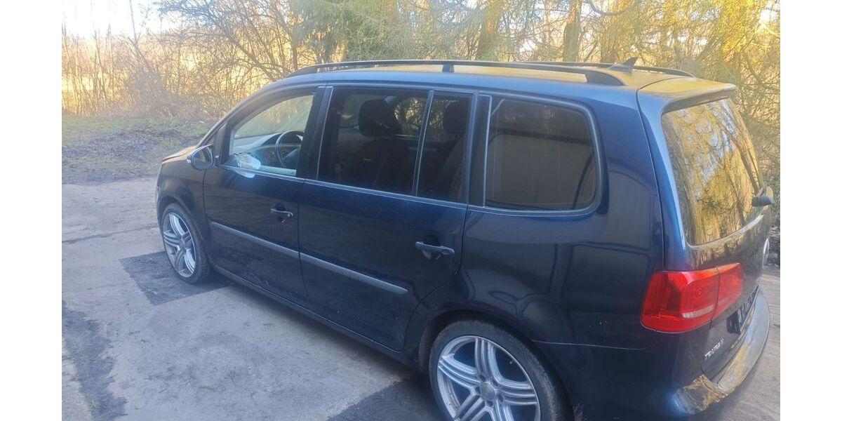 VW Touran 327.000 km 2.900 &euro; Kreuztal 57223
