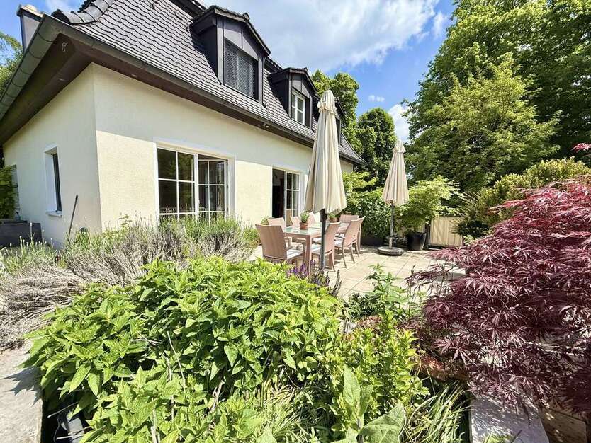 Haus zum Kaufen in Cadolzburg 1.350.000 € 244 m²