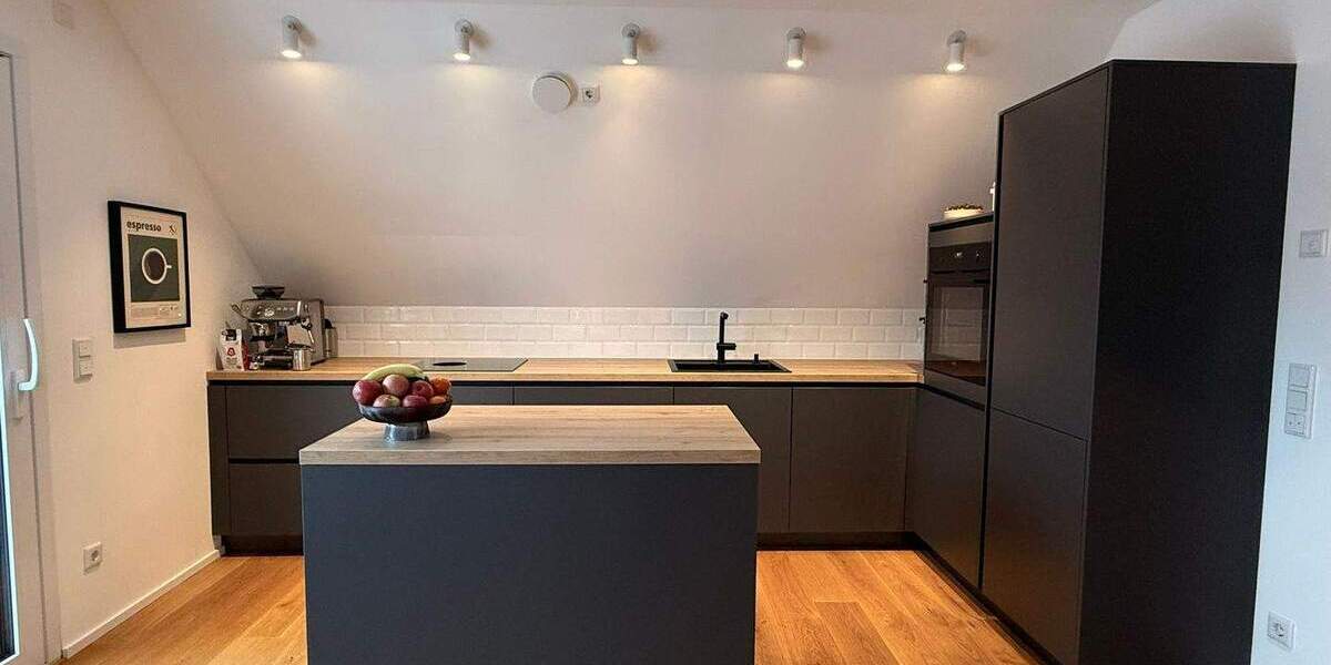 Wunderschöne Maisonette-Whg. in Alt-Junkersdorf mit Loggia - Anfragen per E-Mail - 4 zimmer