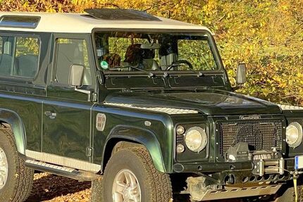 Land Rover Defender 221.435 km 29.900 &euro; Hamburg 22587