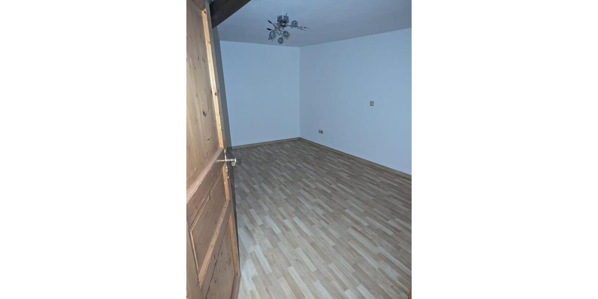 Erdgeschoßwohnung Bad Königshofen im Grabfeld - 3 Zimmer, 70 m&sup2;, 580&euro; | Angebot:24599994