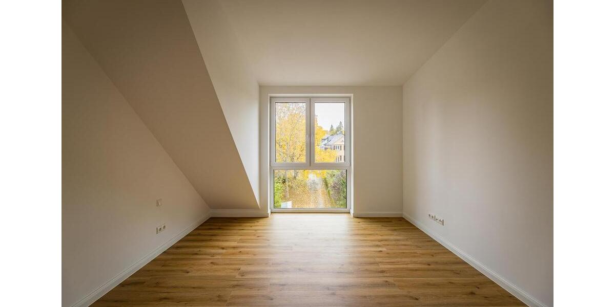 Etagenwohnung Stollberg (Erzgebirge) - 5 Zimmer, 120 m&sup2;, 11&euro; | Angebot:25803443
