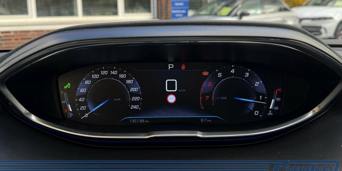 Peugeot 3008 Allure*AHK*R+F-Cam*Tempo*Navi*SHZ* 135.138 km 15.890 &euro; Berlin 13187