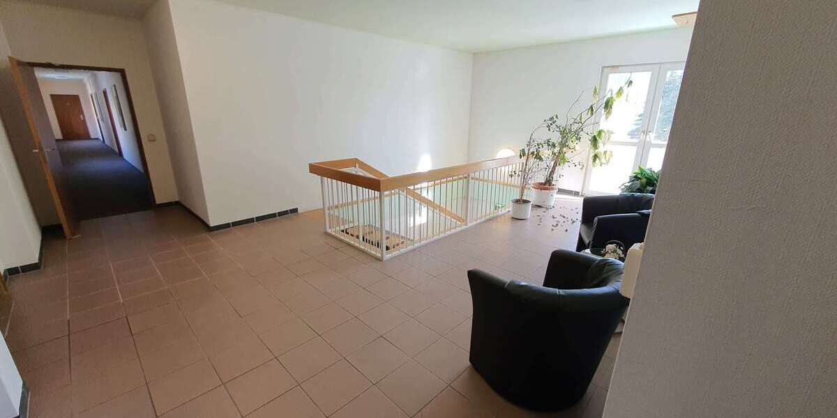 3-Sterne-Hotel mit 30 Zimmern und davor liegenden Baugrundstück 3 zimmer