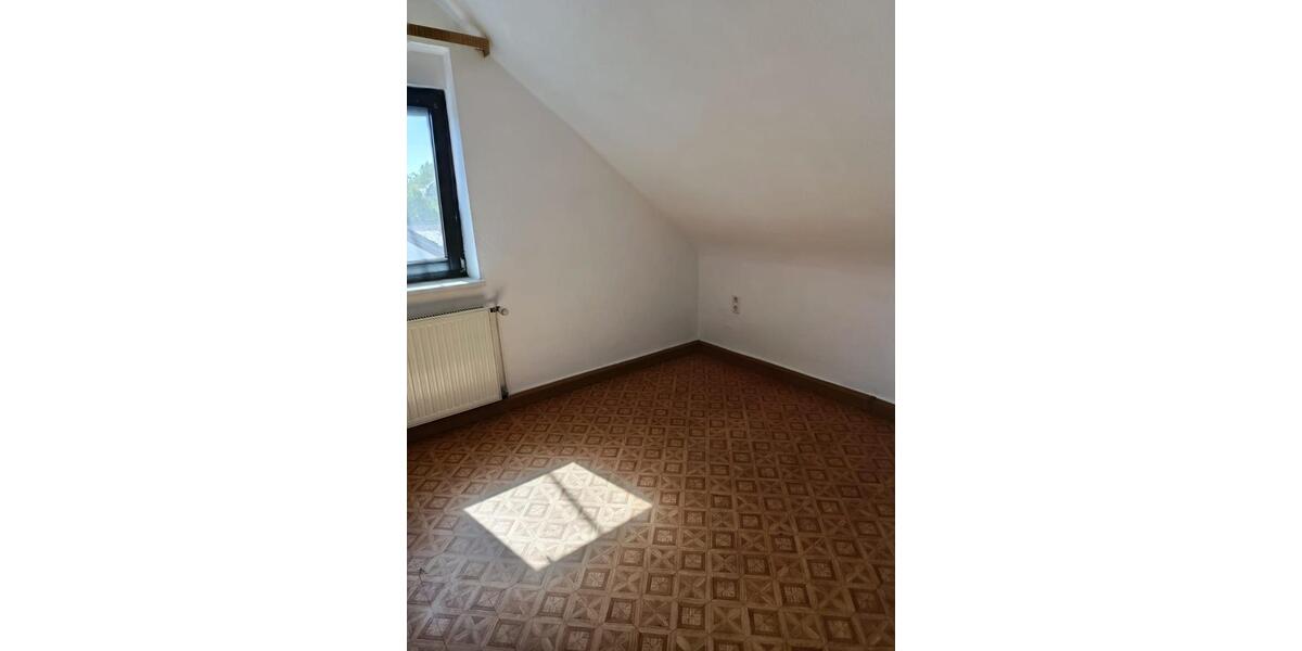 Dachgeschoßwohnung Saarlouis - 4 Zimmer, 65 m&sup2;, 470&euro; | Angebot:26449157
