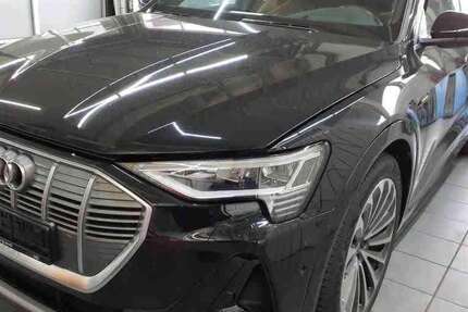 Audi e-tron 53.084 km 35.950 &euro; Hamburg 22047
