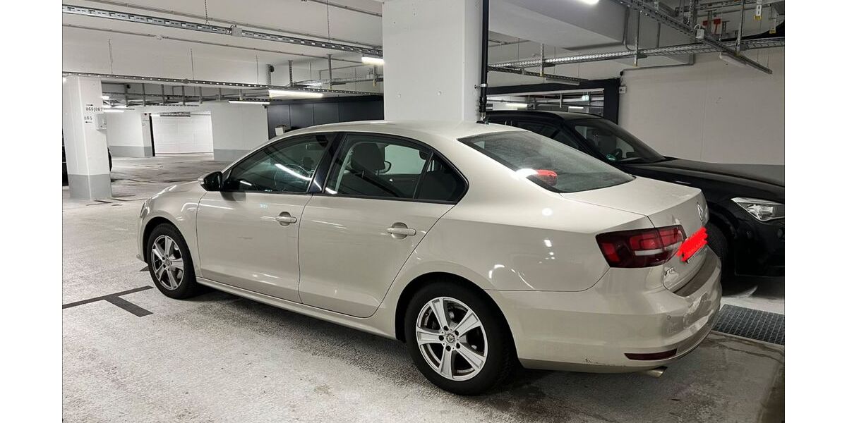 VW Jetta 130.000 km 8.400 &euro; München 80939