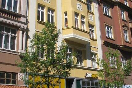 Traumsanierte 4-Raumwohnung mit Balkon, Fahrstuhl, EBK und Stellplatz 4 zimmer