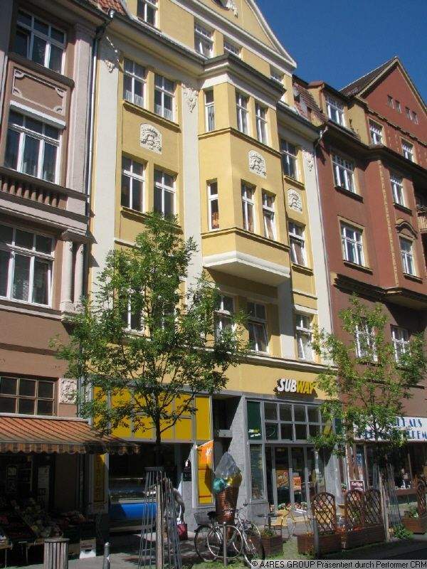 Traumsanierte 4-Raumwohnung mit Balkon, Fahrstuhl, EBK und Stellplatz 4 zimmer