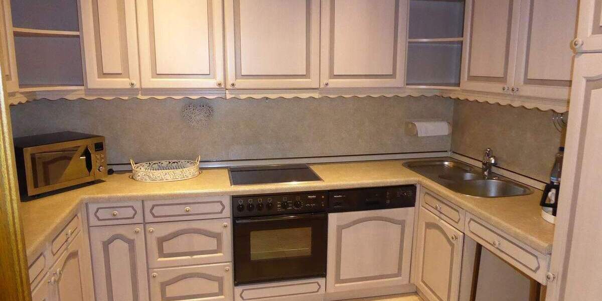 Großzügig Wohnung in bester Lage, komplett möbliert mit Tiefgarage und Aufzug! 3 zimmer