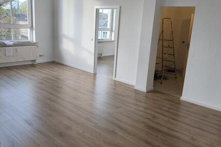 Erstbezug nach Renovierung - große 3 Raum Wohnung 3 zimmer