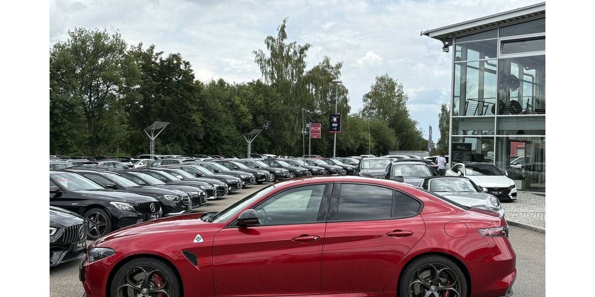 Alfa Romeo Giulia 2,9 V6 Quadrifoglio MEMORY/KAMERA/1.HAND 6.415 km 73.900 &euro; Villingen-Schwenningen 78054