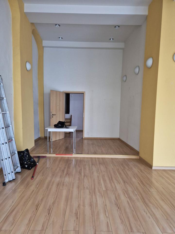 Schöner Laden zu vermieten zimmer