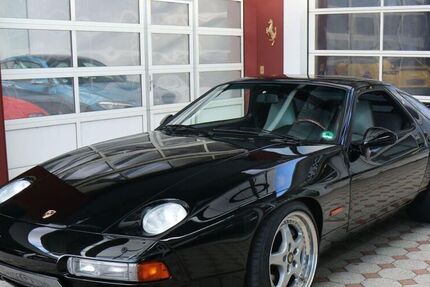 Porsche 928