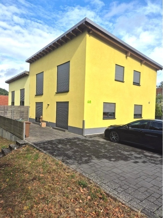 Zeitgemäße DHH mit Pultdach, Wärmepumpe & Terrasse – Attraktive Anlagechance in Wartenberg-Rohrbach