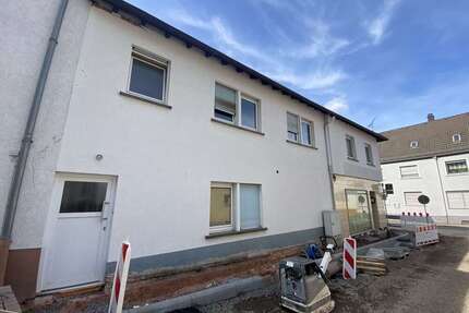 Haus zum Kaufen in Pirmasens 89.000 € 160 m²