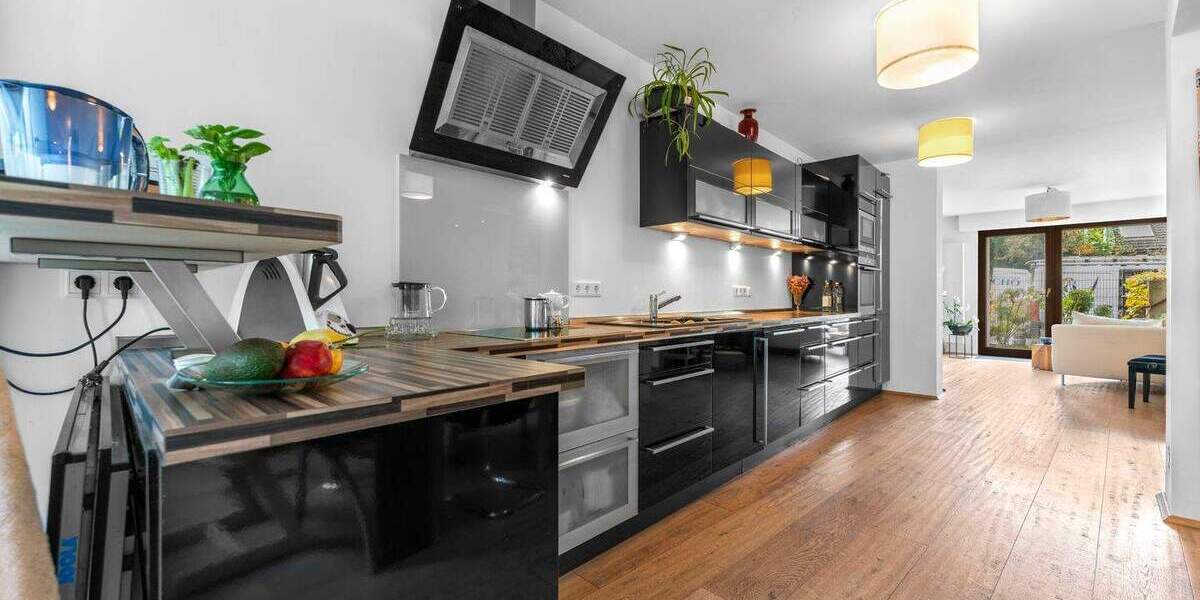 Gehobene Ausstattung und barrierearm: Großzügige 4-Zimmer-Wohnung mit Garten in Bestlage von Refrath 4 zimmer