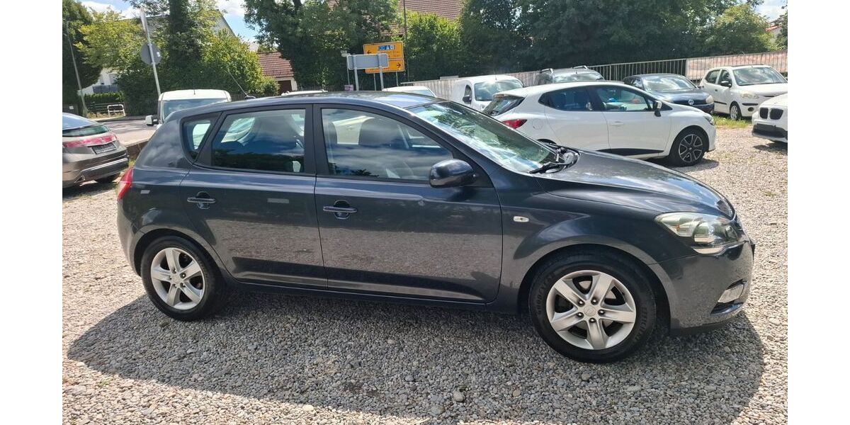 Kia ceed / Ceed 124.000 km 3.499 &euro; Dietersheim (Bei Eching) 85386
