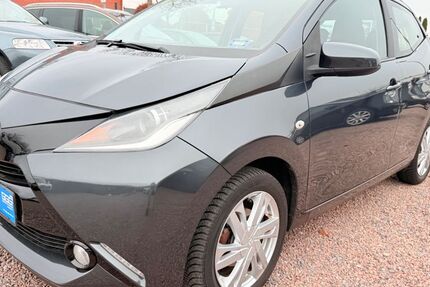 Toyota Aygo (X) 81.600 km 7.299 &euro; Delmenhorst 27755