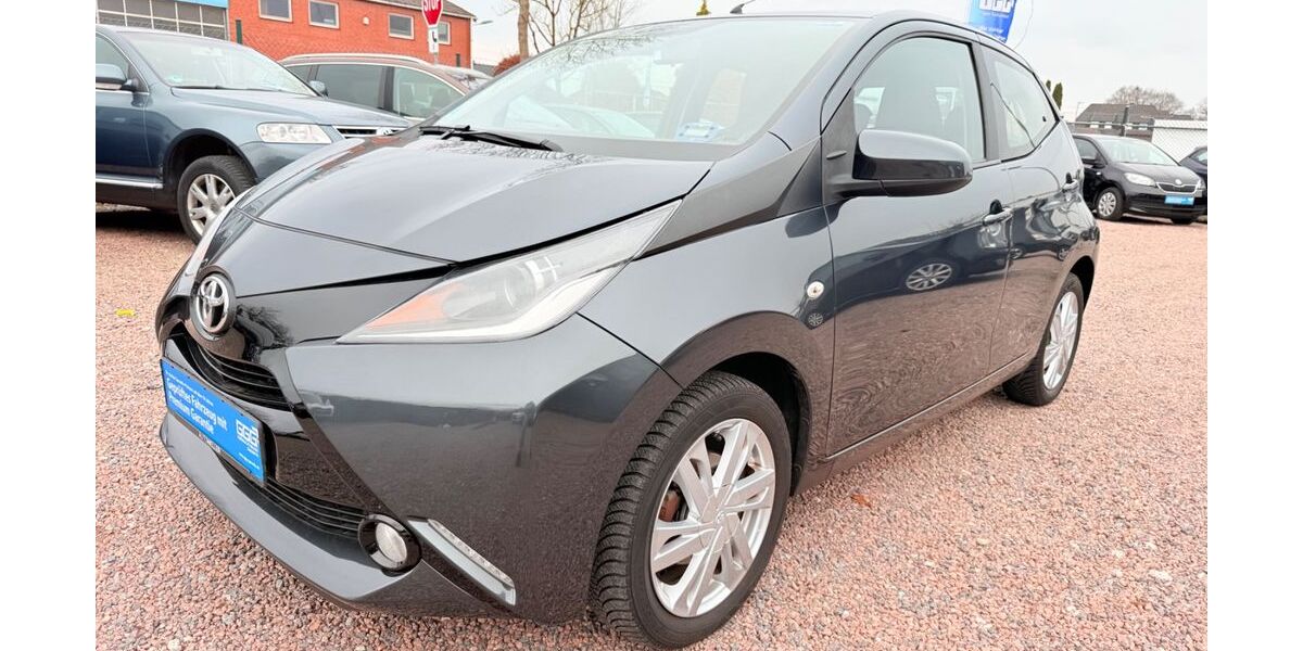Toyota Aygo (X) 81.600 km 7.299 &euro; Delmenhorst 27755