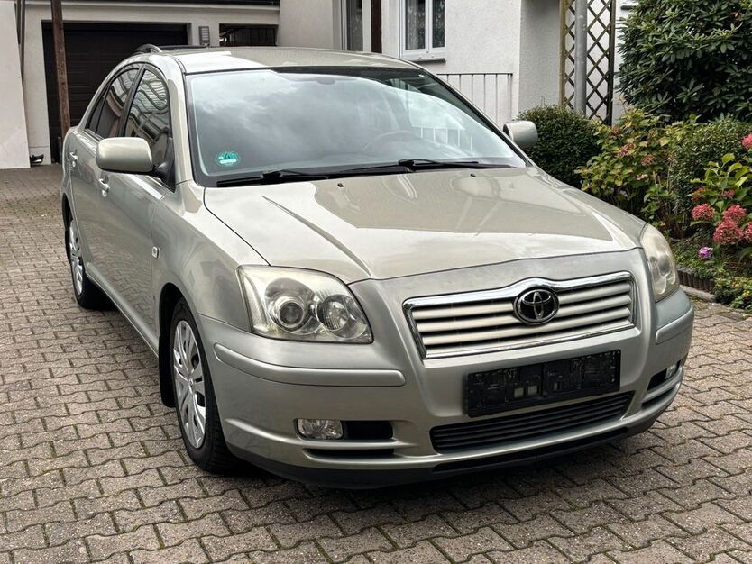 Toyota Avensis 159.000 km 5.300 € Köln 51145