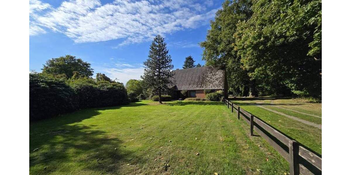 Zweifamilienhaus auf großzügigem Grundstück in idyllischer Lage 1 zimmer
