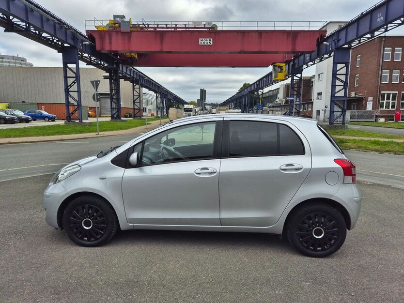 Daihatsu Charade 99.700 km 6.190 € Mülheim 45476