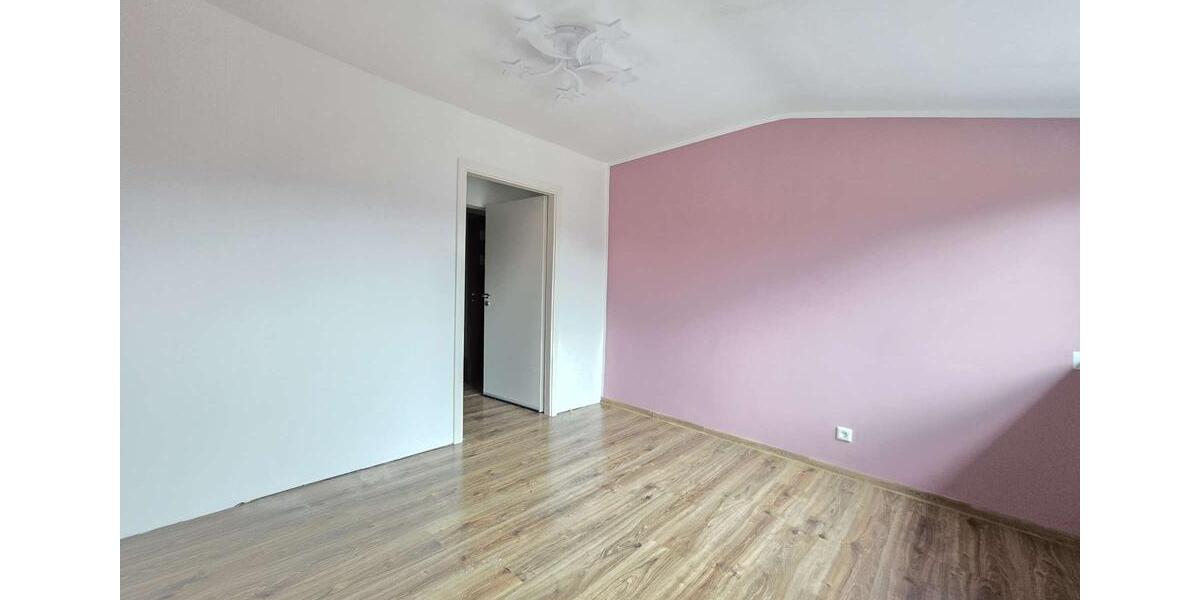 Dachgeschoßwohnung Gelsenkirchen Resse - 5 Zimmer, 110 m&sup2;, 750&euro; | Angebot:24877988