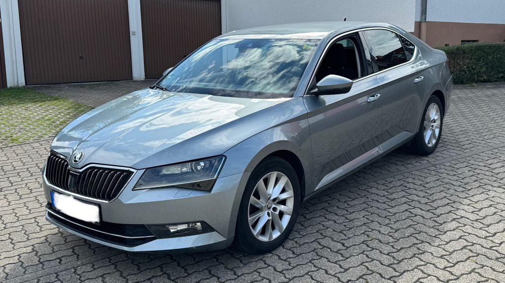 Skoda Superb 203.600 km 14.200 &euro; Karlsruhe 76228
