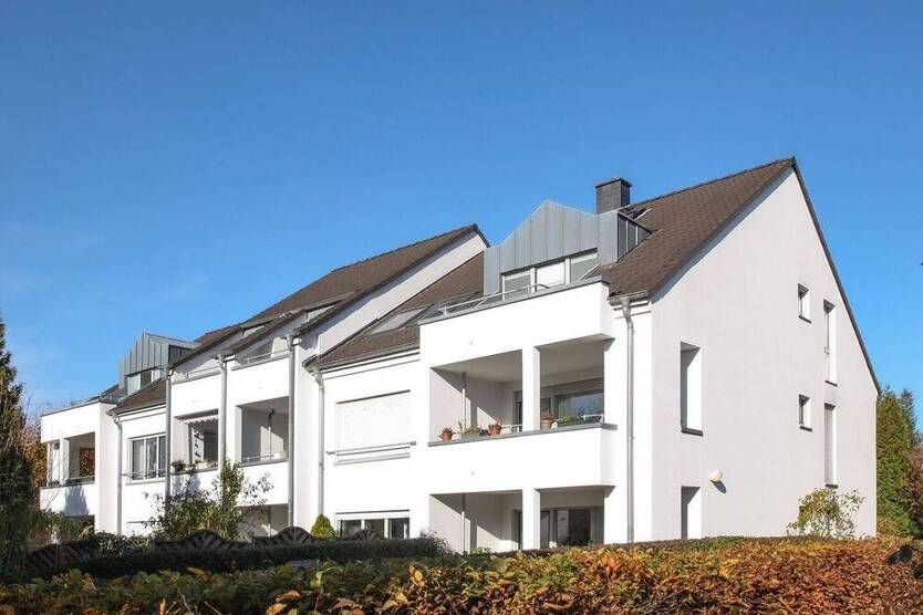 Helle Dachgeschoßwohnung mit 2 Balkonen in Leverkusen