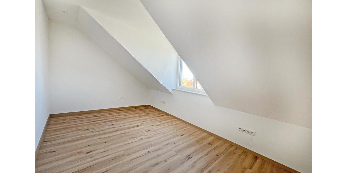 Dachgeschoßwohnung Neumarkt in der Oberpfalz Altenhof - 3 Zimmer, 84 m&sup2;, 1.150&euro; | Angebot:26350214